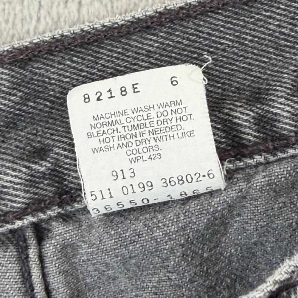Vintage Levi's 550 Relaxed‎ Fit Denim Shorts Men 34 (Tag 36) Distressed 90s USA
